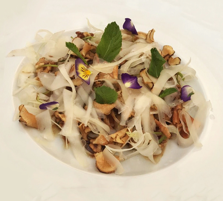 ../Images/HUANG,MIN-YI.Russia.Turandot Restaurant (8).jpg